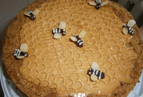 Торт с пчелками
